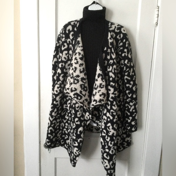 UGG Phoebe Wrap Cardigan - Black Leopard, M, NWT - Picture 3 of 8